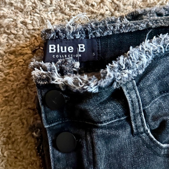 Buckle Blue B Collection Rhinestone Fringe Cropped Flare Jeans – Size Small - Picture 10 of 15